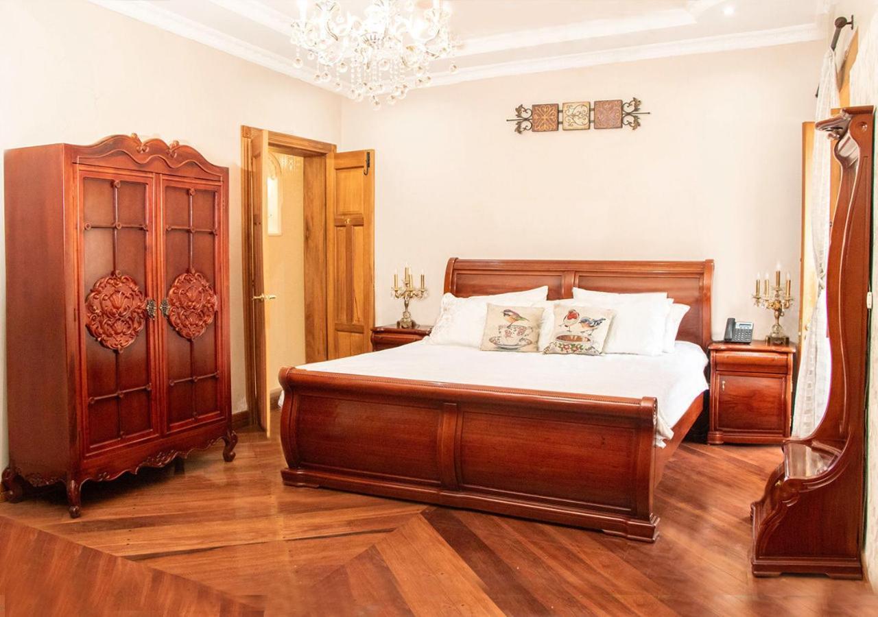 Hotel Boutique Casa Ruth En Куенка Екстериор снимка